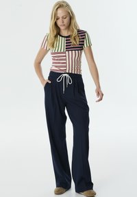 Широкие брюки Широкие брюки