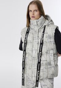 Жилет Жилет