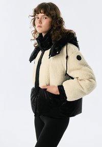 Зимняя куртка Зимняя куртка