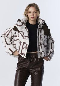 Зимняя куртка Зимняя куртка