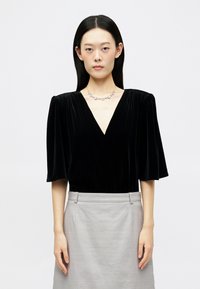 Блузка Блузка