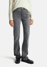 Прямые джинсы Прямые джинсы