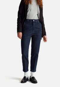 Короткие джинсы Короткие джинсы