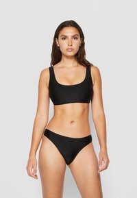 Бикини Бикини