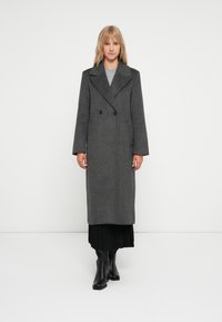 Шерстяное пальто Шерстяное пальто