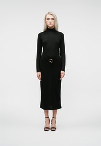 Вязаное платье Вязаное платье