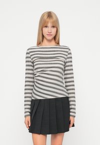 Лонгслив Лонгслив