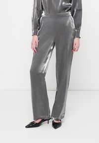 Джинсы Джинсы