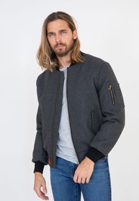 Куртка бомбер Куртка бомбер