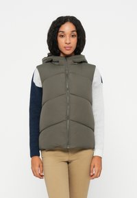 Жилет Жилет