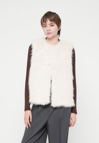 Пуховой жилет Пуховой жилет