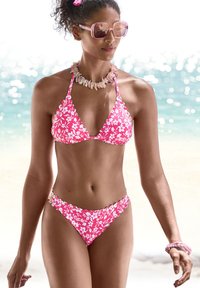 Бикини Бикини