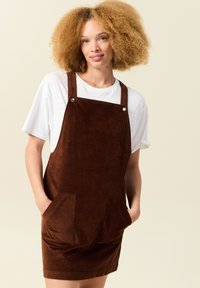 Короткое платье Короткое платье