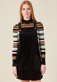 Короткое платье Короткое платье