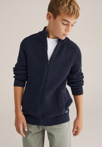 Пуловер Пуловер