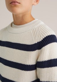 Пуловер Пуловер