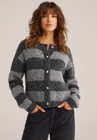 Жилет Жилет