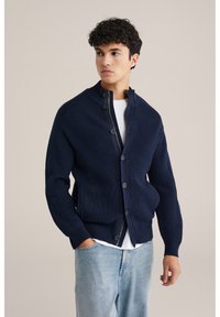 Вязаная кофта Вязаная кофта