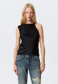 Блузка без рукавов Блузка без рукавов