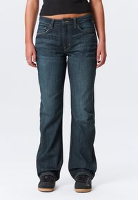 Прямые джинсы Прямые джинсы