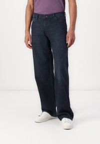 Свободные джинсы Свободные джинсы