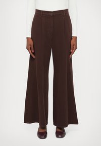 Свободные джинсы Свободные джинсы