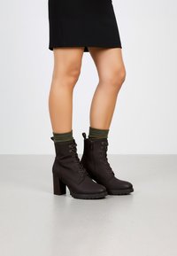 Ботинки на шнуровке Ботинки на шнуровке