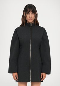 Короткое платье Короткое платье