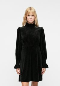 Короткое платье Короткое платье