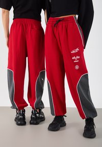 Спортивные штаны Спортивные штаны