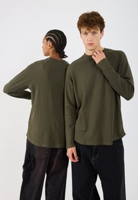 Лонгслив Лонгслив