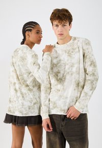 Лонгслив Лонгслив