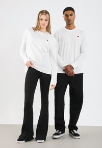 Лонгслив Лонгслив