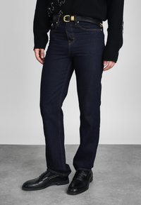 Прямые джинсы Прямые джинсы