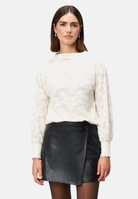 Пуловер Пуловер