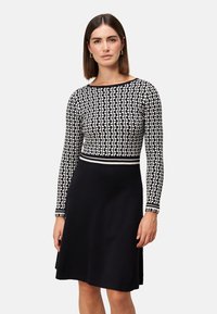 Вязаное платье Вязаное платье