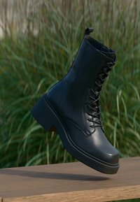 Ботинки на шнуровке Ботинки на шнуровке