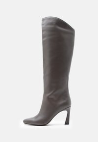 Высокие сапоги Высокие сапоги