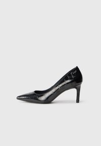 Туфли на высоком каблуке Туфли на высоком каблуке