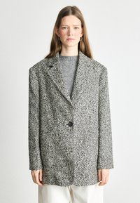 Короткое пальто Короткое пальто