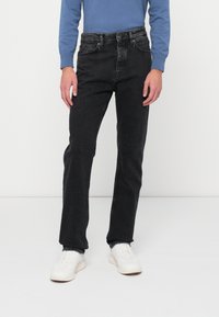 Прямые джинсы Прямые джинсы