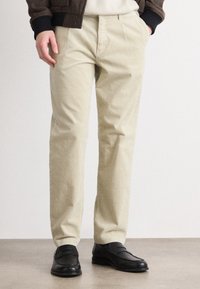 Вельветовые брюки Вельветовые брюки