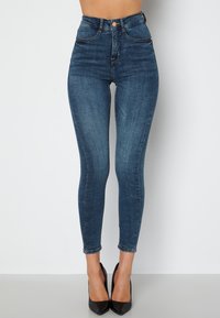 Короткие джинсы Короткие джинсы