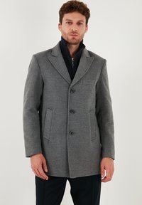 Короткое пальто Короткое пальто