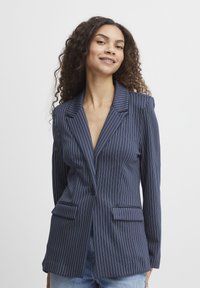 Короткое пальто Короткое пальто