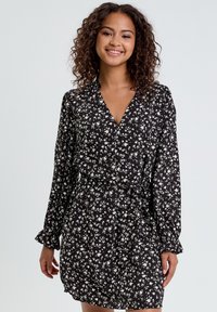 Короткое платье Короткое платье