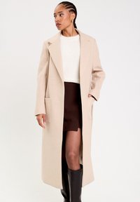 Шерстяное пальто Шерстяное пальто