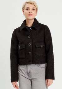 Куртка с накладнымит карманами Куртка с накладнымит карманами