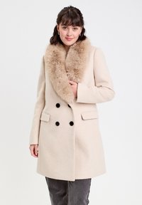 Шерстяное пальто Шерстяное пальто