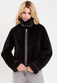 Зимняя куртка Зимняя куртка